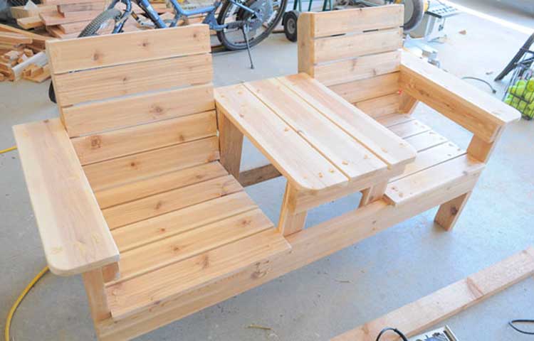 Скамья почти готова.